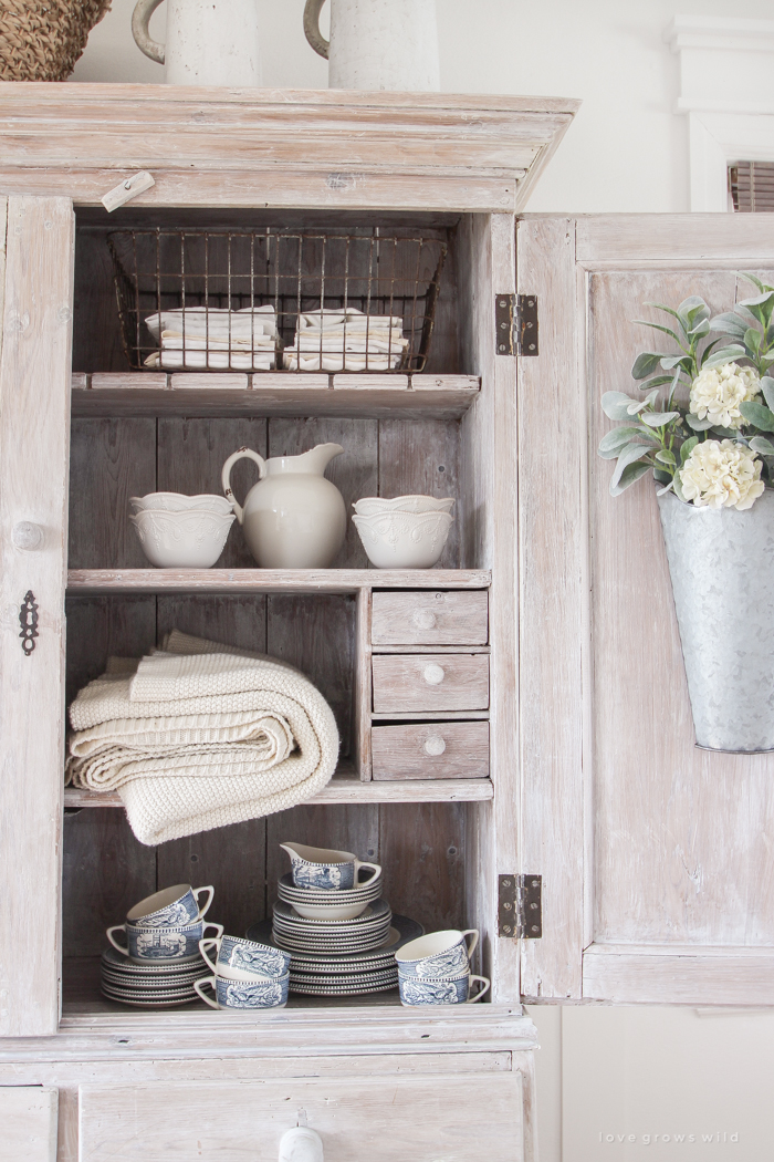 A cozy farmhouse entryway with the perfect balance of function, storage and style. 