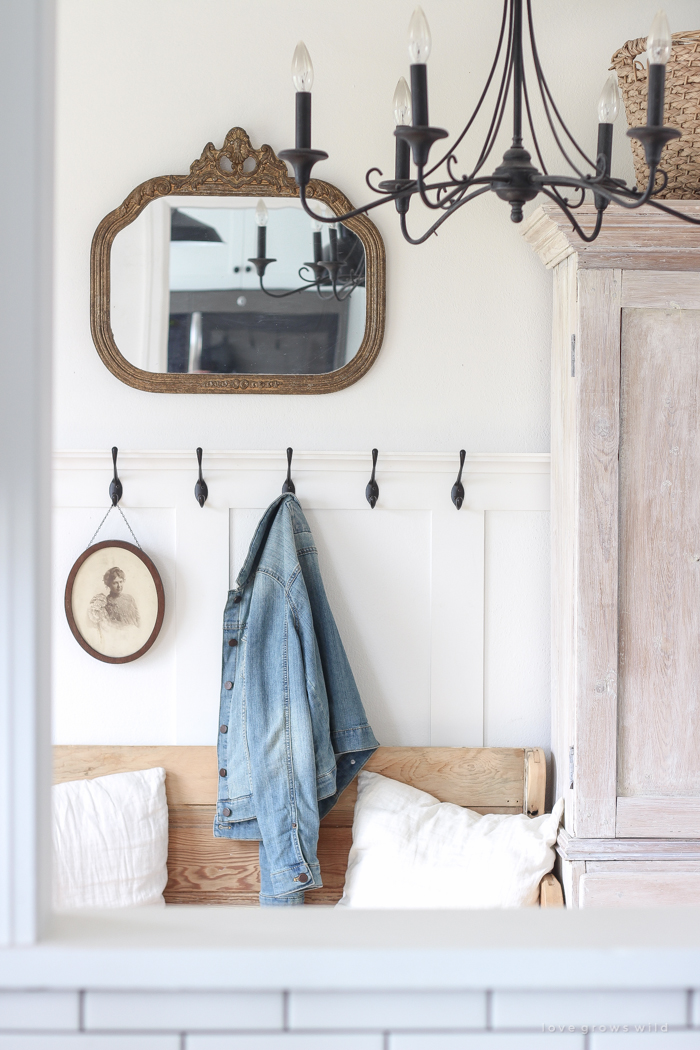 A cozy farmhouse entryway with the perfect balance of function, storage and style. 