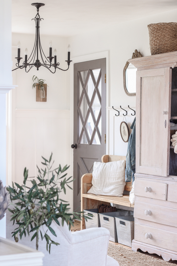 A cozy farmhouse entryway with the perfect balance of function, storage and style.