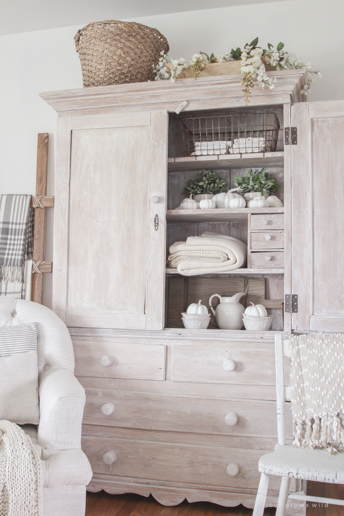 A beautiful farmhouse living room decorated with soft neutrals for fall