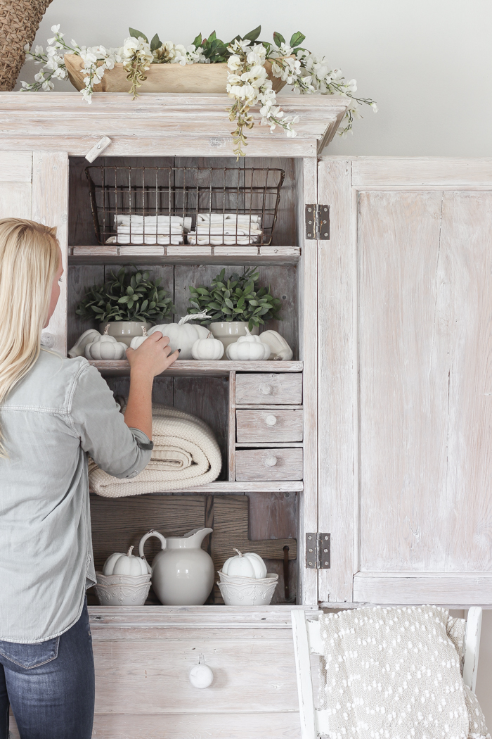 A beautiful farmhouse living room decorated with soft neutrals for fall