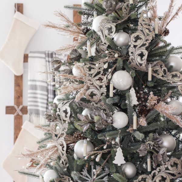 A stunning simple, neutral Christmas tree and how to get this look!