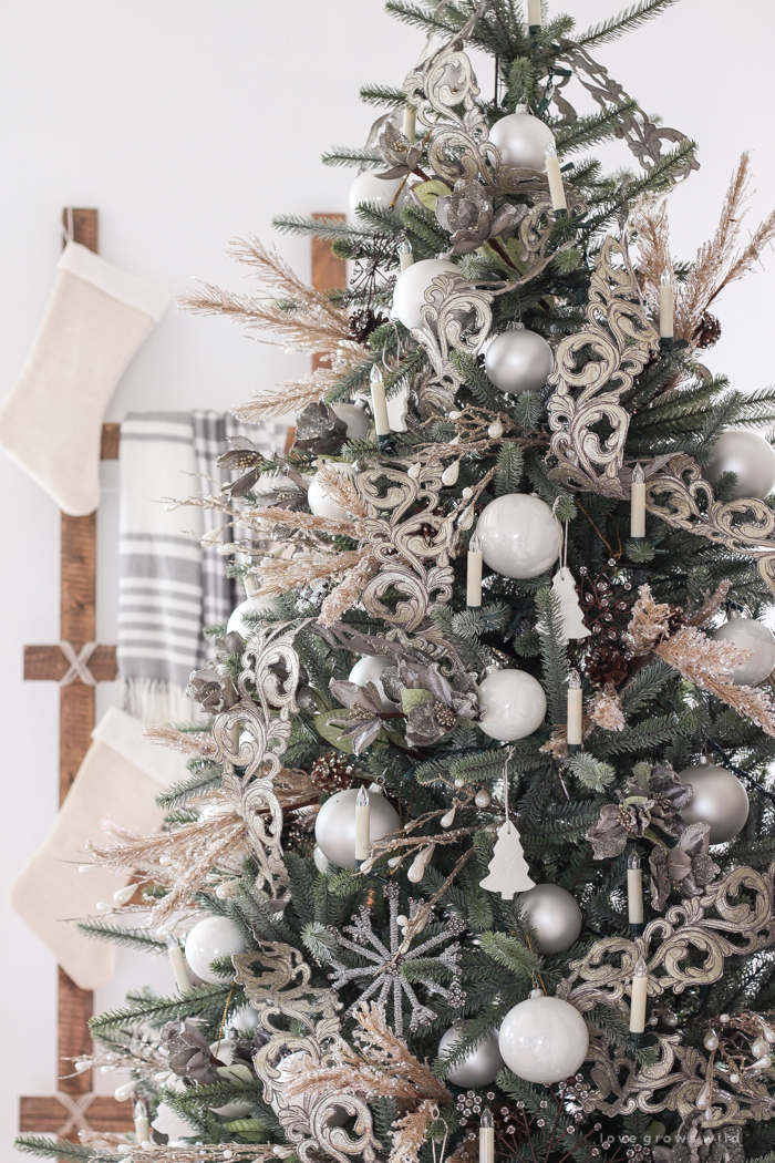 A stunning simple, neutral Christmas tree and how to get this look!