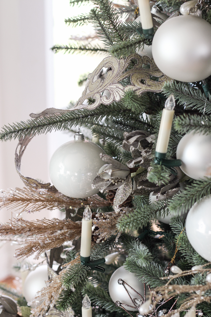 A stunning simple, neutral Christmas tree and how to get this look!