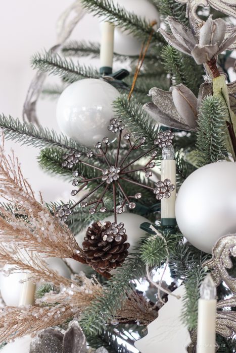 A stunning simple, neutral Christmas tree and how to get this look!
