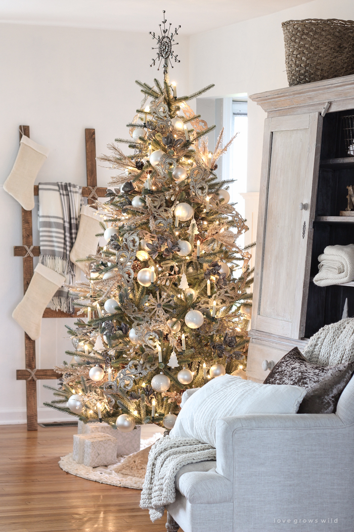 A stunning simple, neutral Christmas tree and how to get this look!