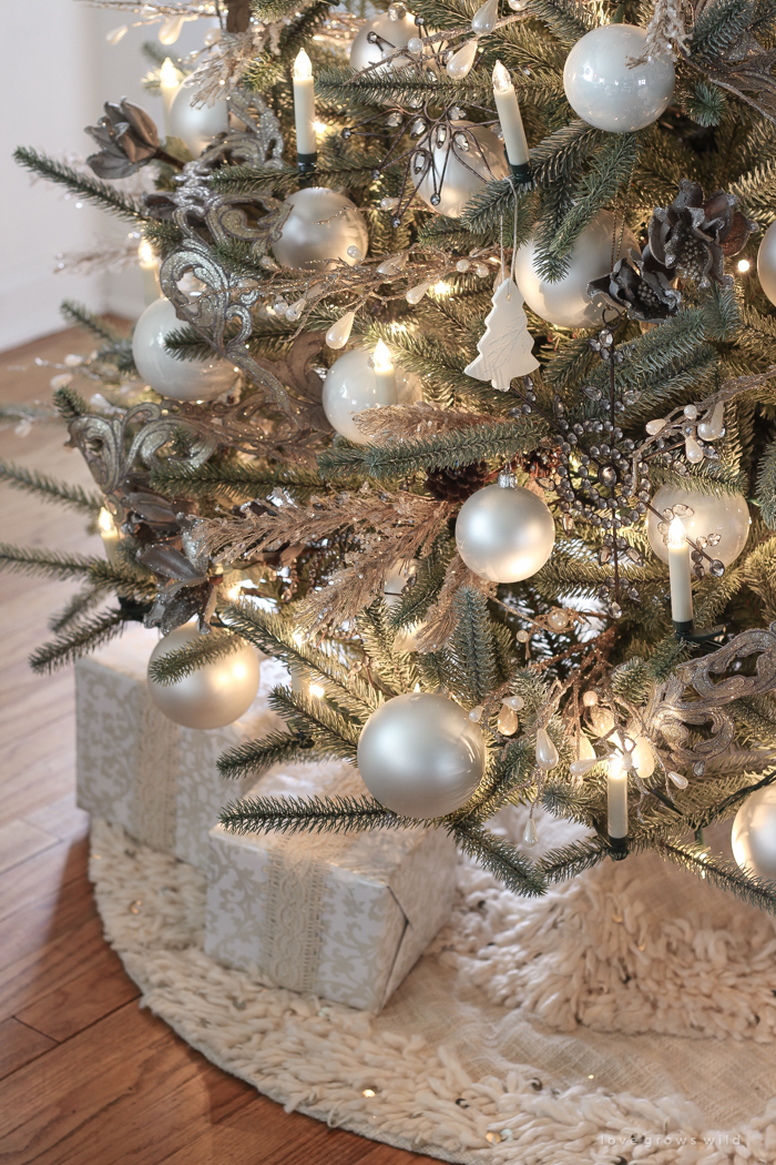 A stunning simple, neutral Christmas tree and how to get this look!