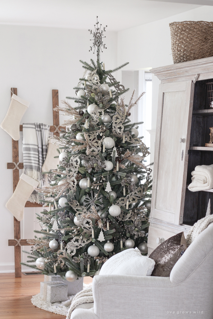 A stunning simple, neutral Christmas tree and how to get this look!