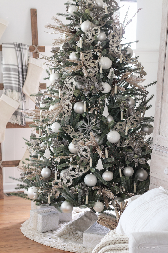 A stunning simple, neutral Christmas tree and how to get this look!