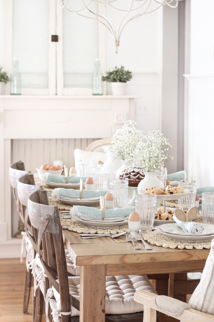 A simple spring tablescape in a beautiful Indiana farmhouse