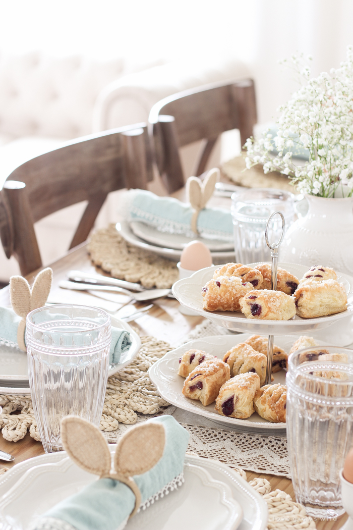 A simple spring tablescape in a beautiful Indiana farmhouse