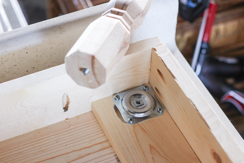 Learn how to build this beautiful custom bench for your entryway, dining room table, or bedroom with this quick and easy tutorial!