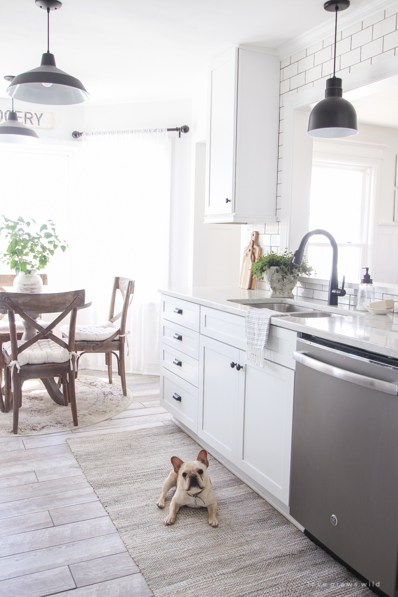 A cozy farmhouse kitchen decorated simply with elements from nature