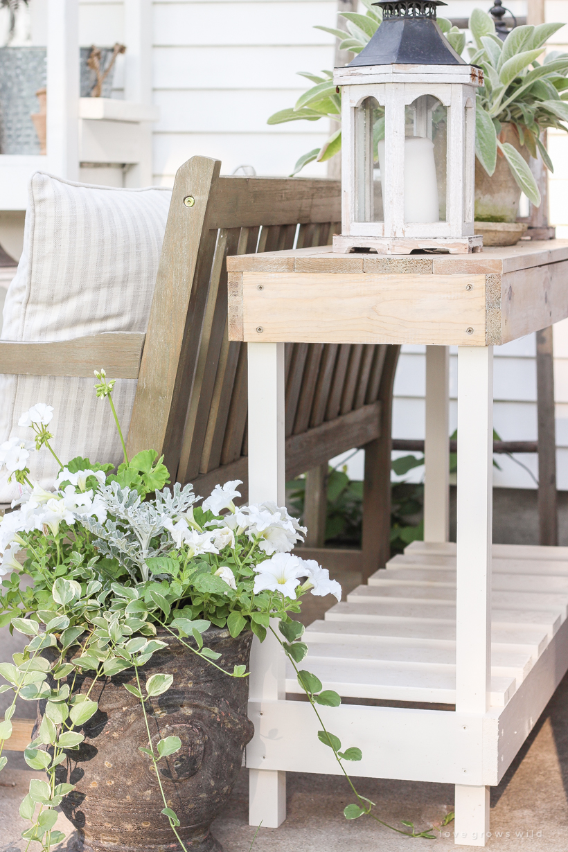 Follow this tutorial to build a beautiful console table that can be used outdoors!