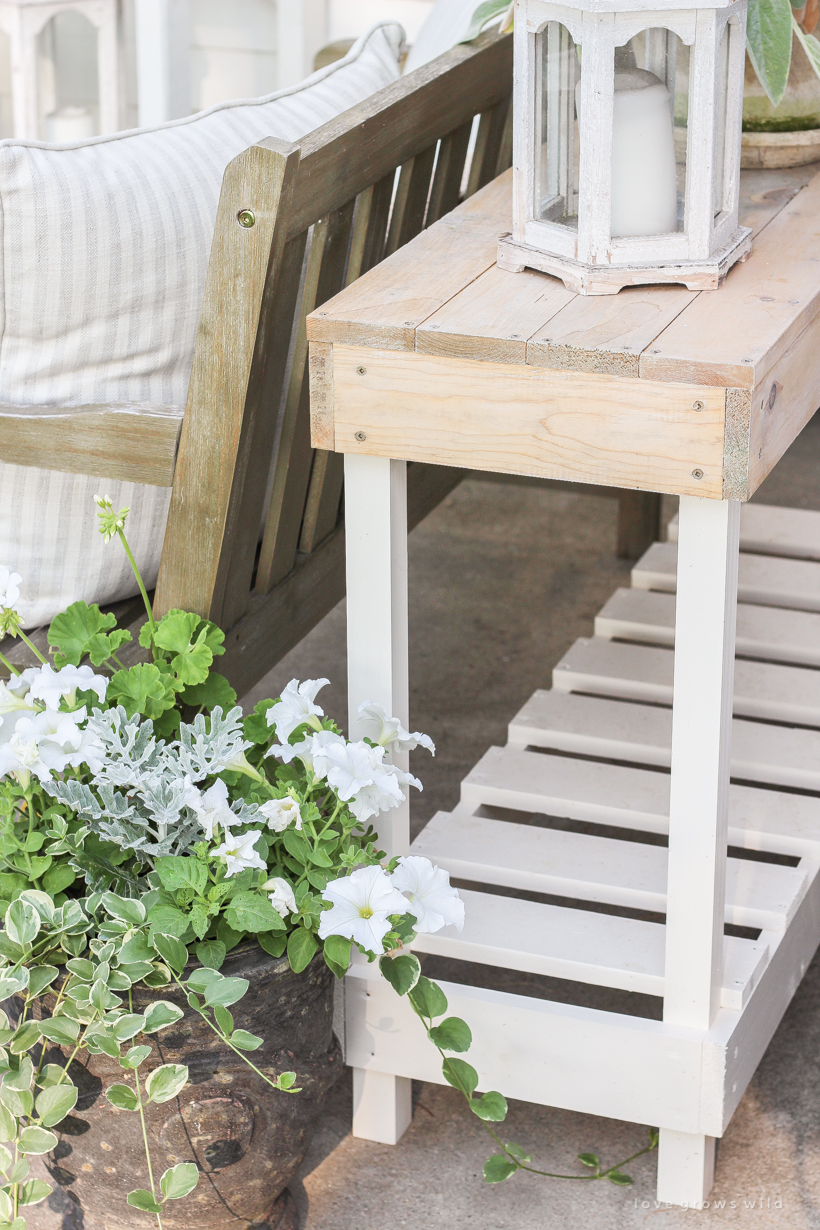 Follow this tutorial to build a beautiful console table that can be used outdoors!