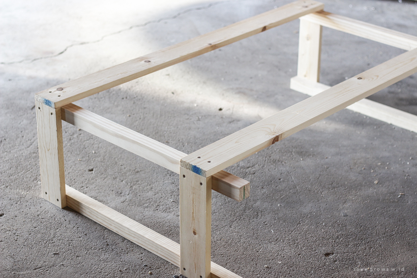 Follow this tutorial to build a beautiful console table that can be used outdoors!