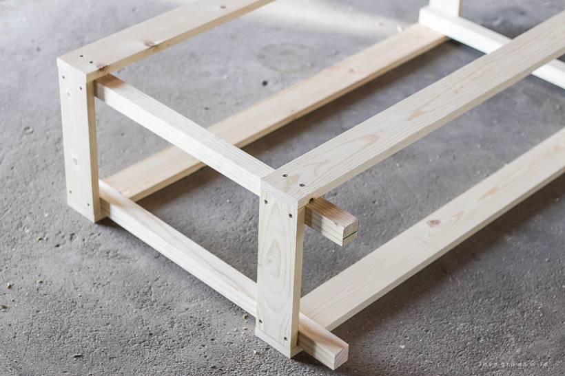 Follow this tutorial to build a beautiful console table that can be used outdoors!