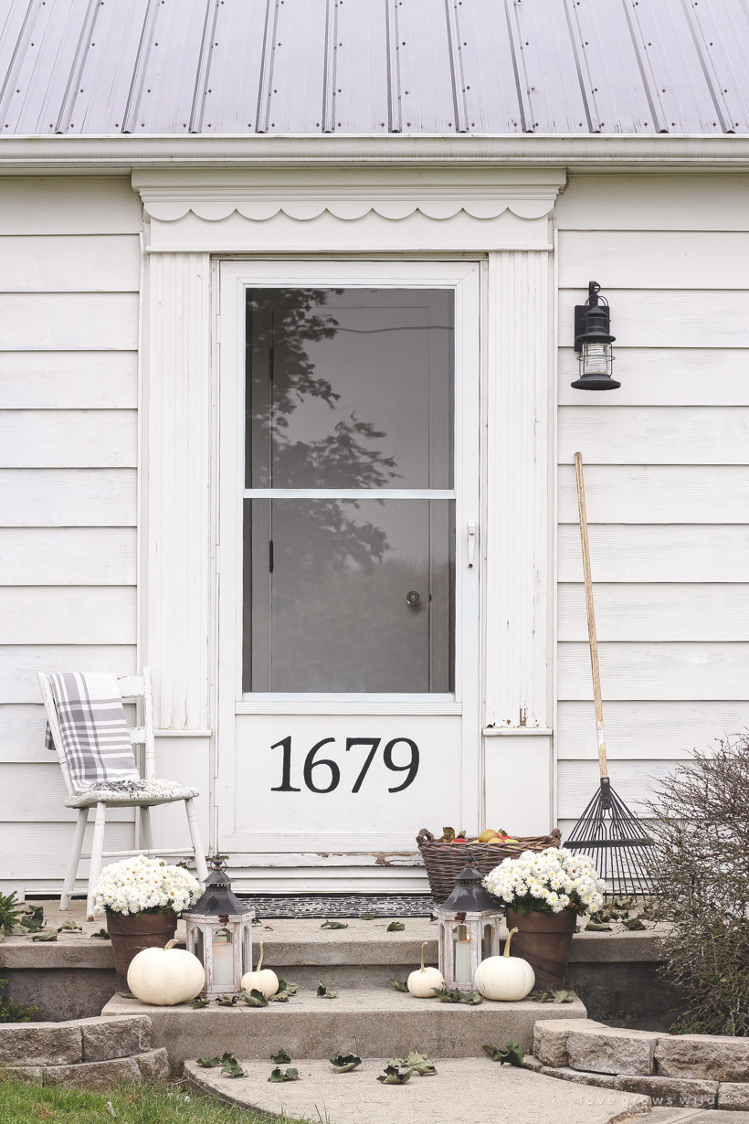 A simple, but sweet fall front porch