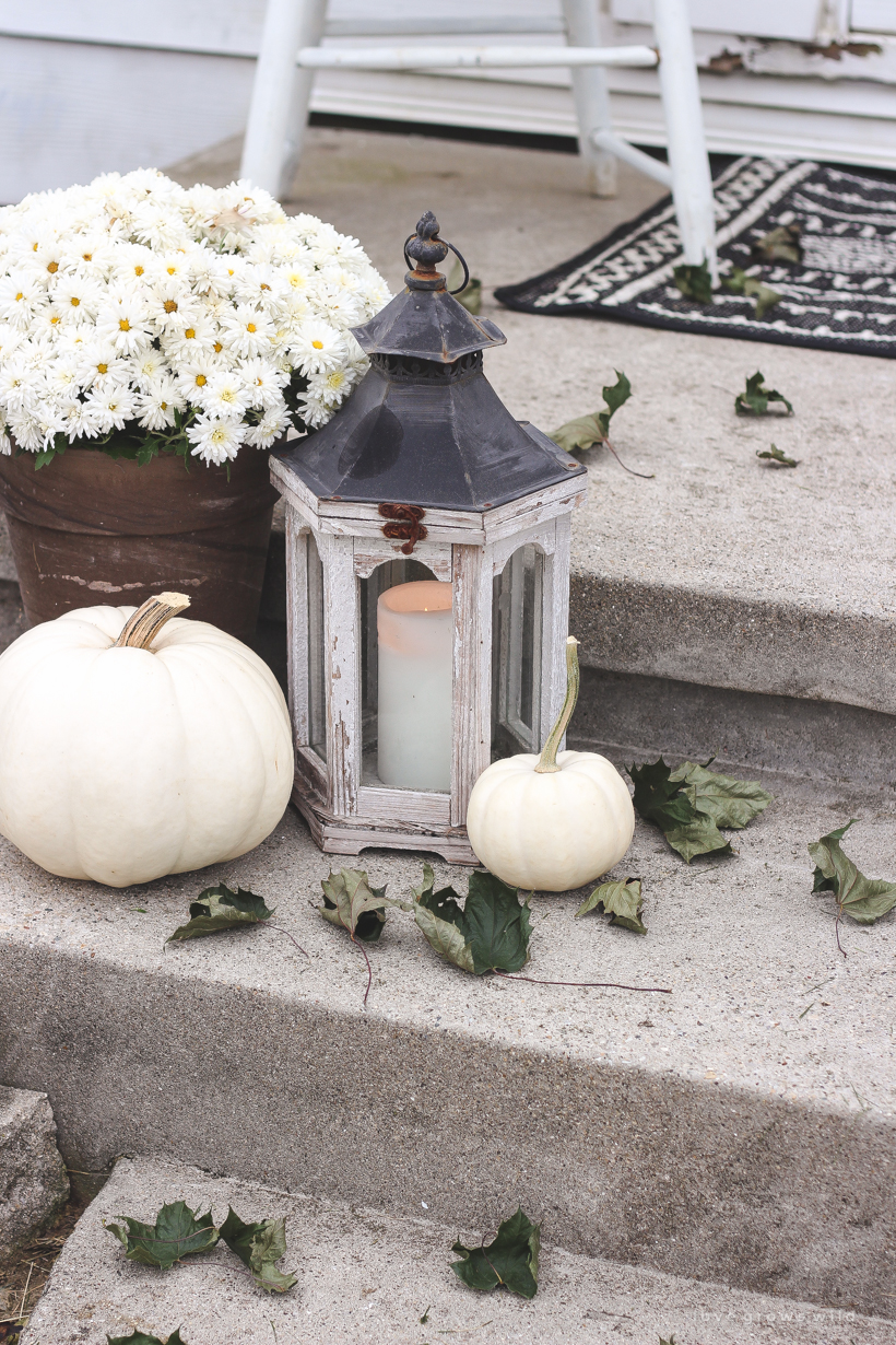 A simple, but sweet fall front porch