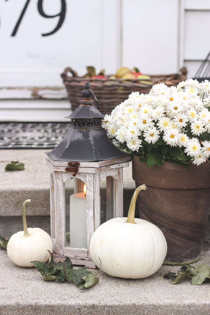 A simple, but sweet fall front porch