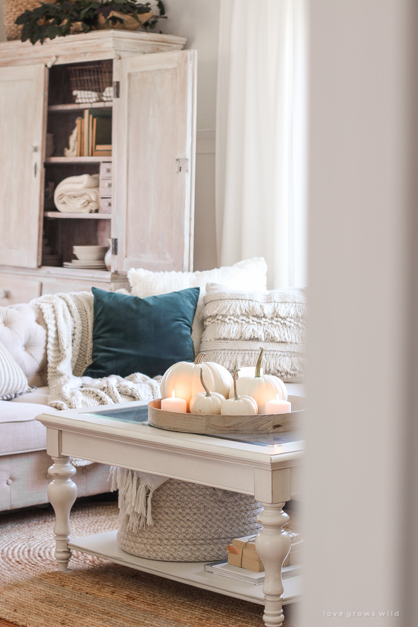 Simple touches of fall in this beautiful neutral living room