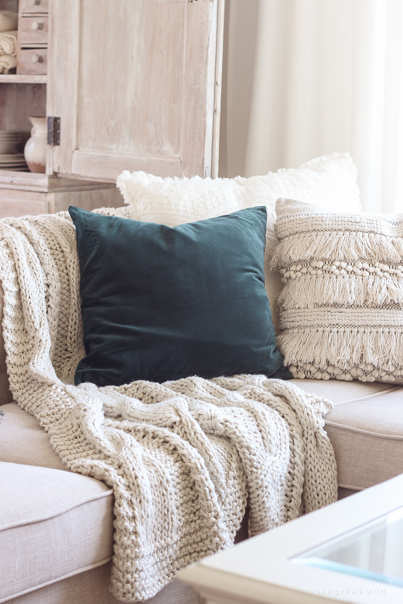 Simple touches of fall in this beautiful neutral living room