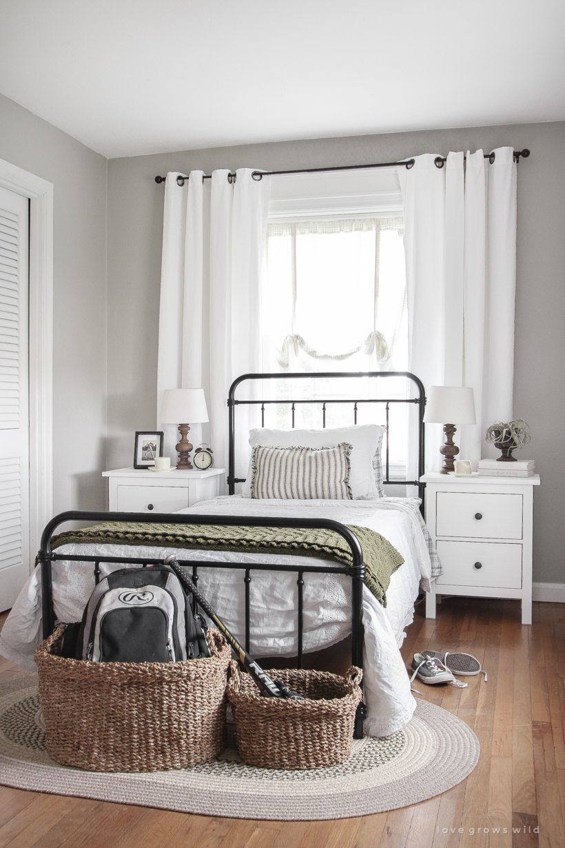 This teenage boy's bedroom is just the right mixture of masculine, simple and cozy. 