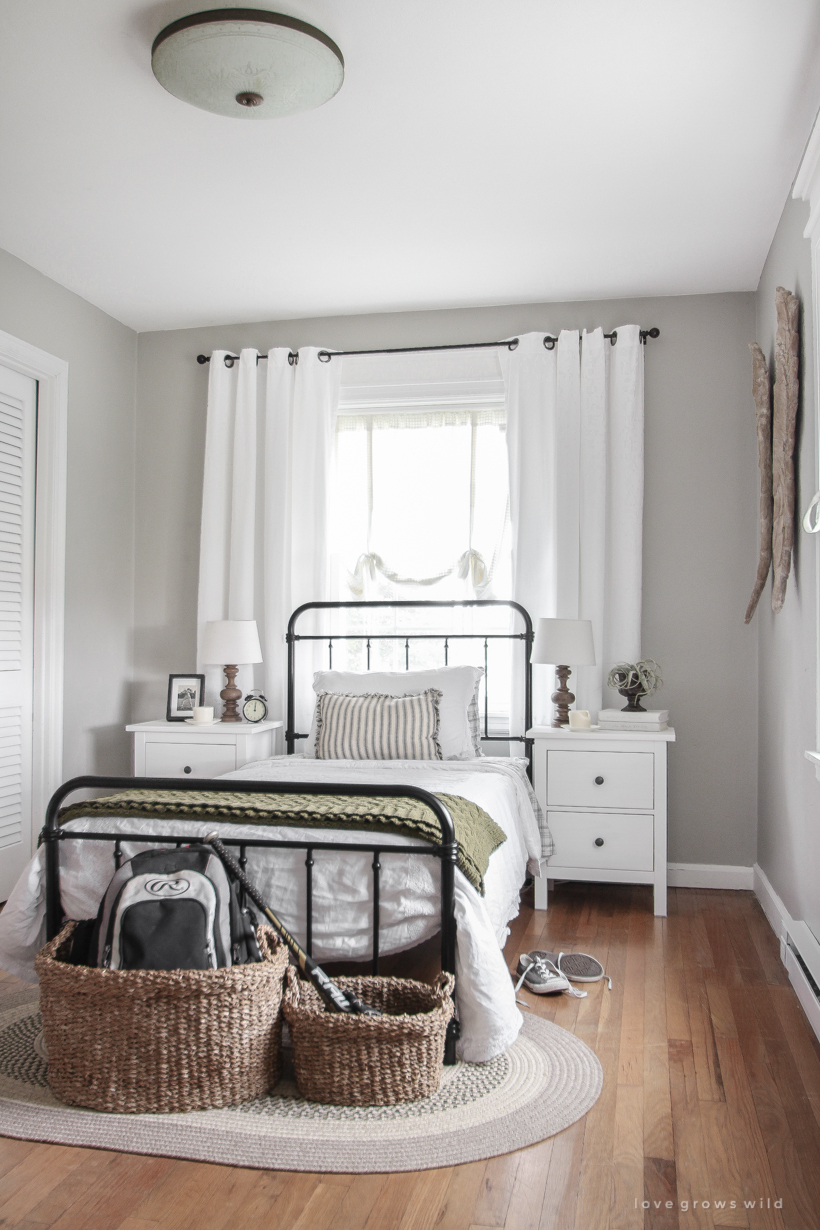 This teenage boy's bedroom is just the right mixture of masculine, simple and cozy. 