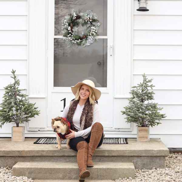 Step inside Indiana home and lifestyle blogger Liz Fourez's charming 1940's farmhouse for simple and inspiring Christmas decorating ideas