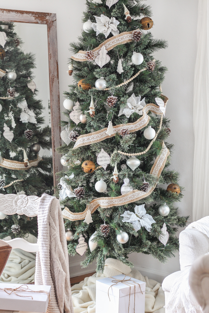 Step inside Indiana home and lifestyle blogger Liz Fourez's charming 1940's farmhouse for simple and inspiring Christmas decorating ideas