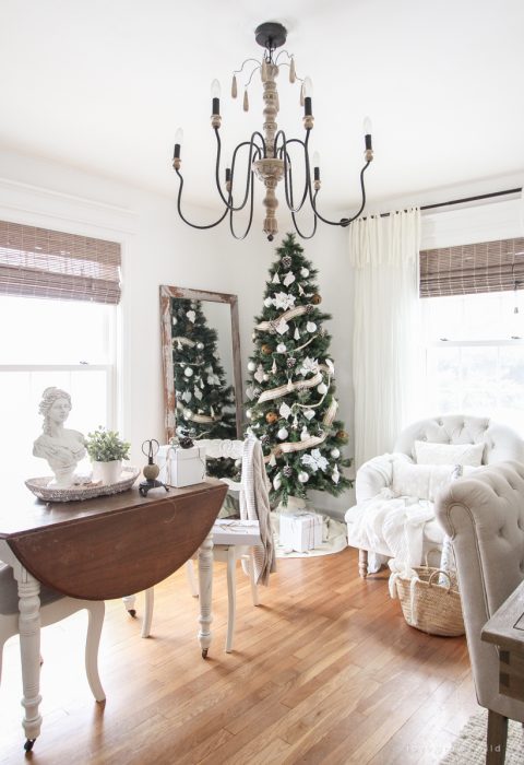 Step inside Indiana home and lifestyle blogger Liz Fourez's charming 1940's farmhouse for simple and inspiring Christmas decorating ideas