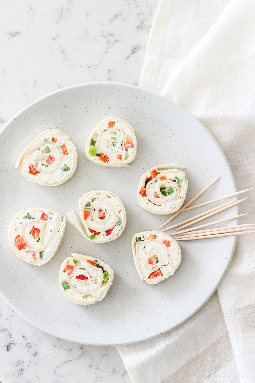Follow this easy Ranch Pinwheel recipe for a delicious, bite-size appetizer with just 5 ingredients!