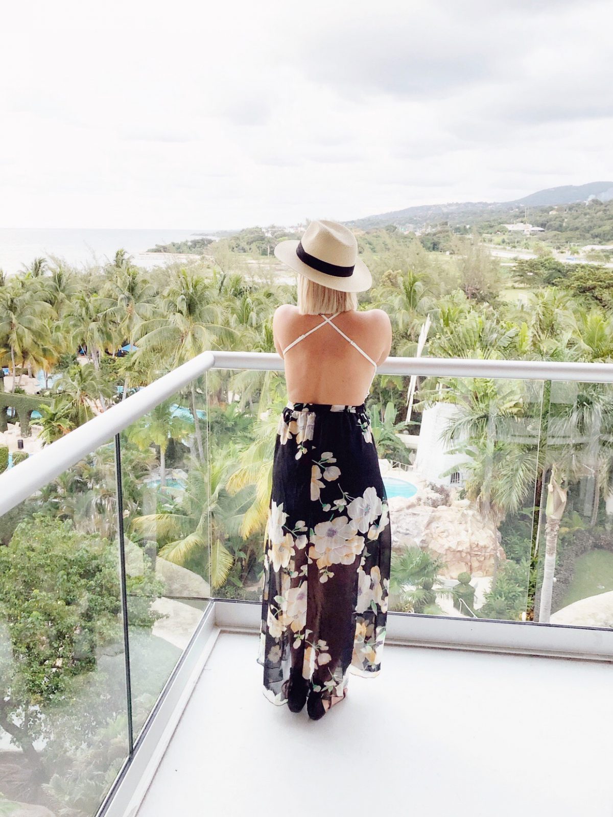 Home and lifestyle blogger Liz Fourez shares a collection of her favorite affordable clothing and accessory finds perfect for a beach vacation!