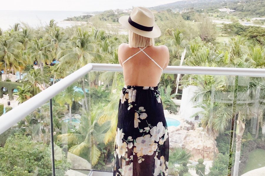 Home and lifestyle blogger Liz Fourez shares a collection of her favorite affordable clothing and accessory finds perfect for a beach vacation!