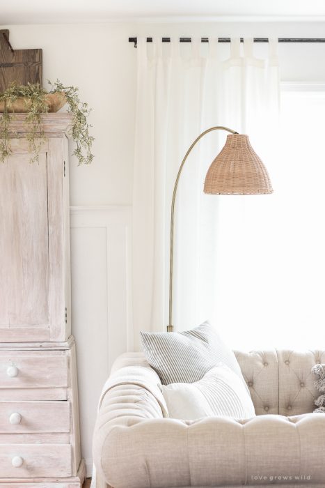 A gorgeous antique brass and rattan floor lamp is the perfect accessory in this neutral living room. See more details in this blog post!