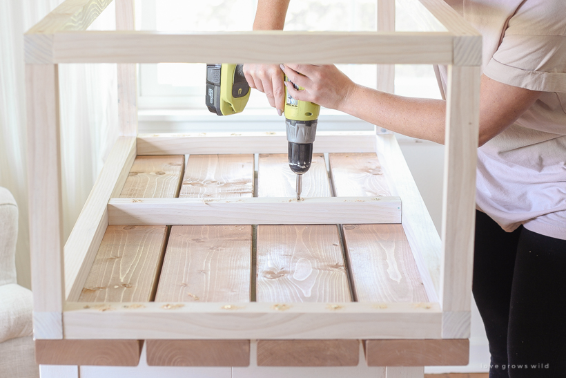 Home and lifestyle blogger Liz Fourez shares the new coffee table she built for her living room with a full tutorial and step-by-step photos. Read this blog post for more details!