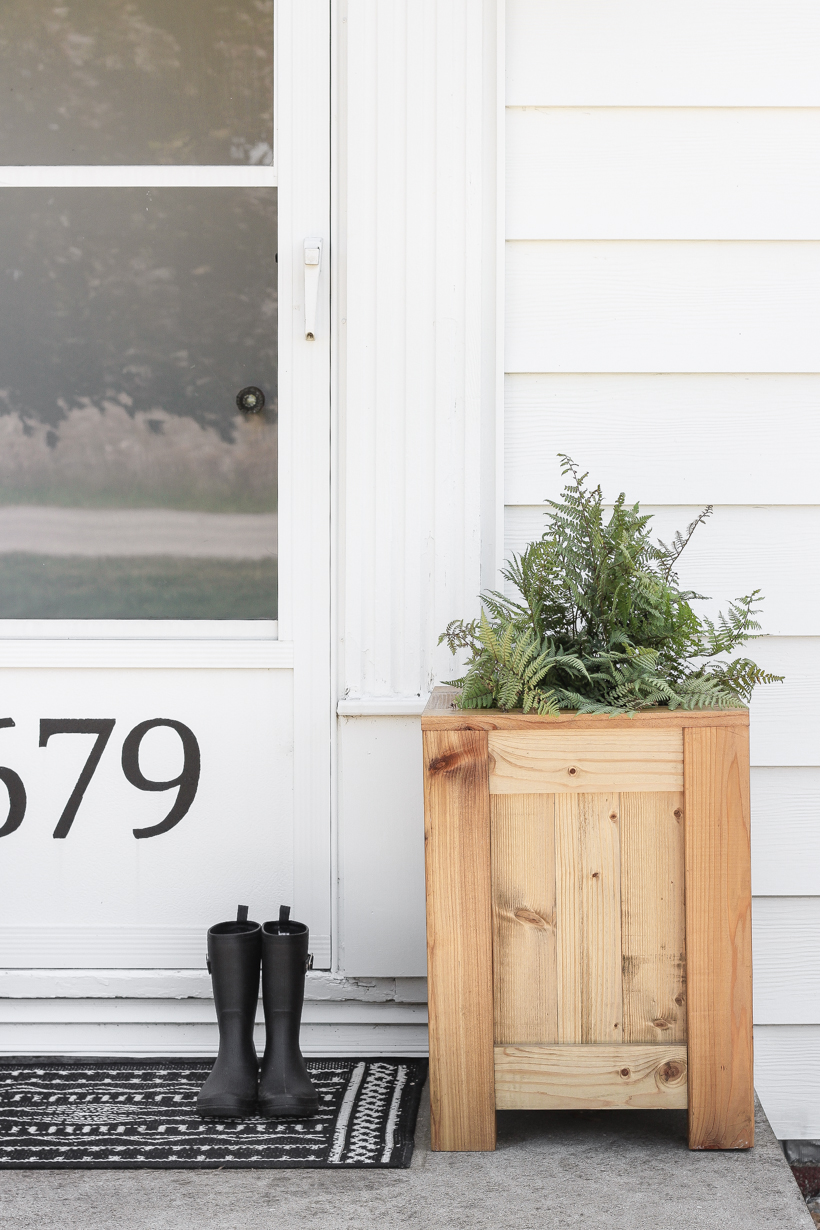 Tall Outdoor Cedar Planter DIY Building Tutorial