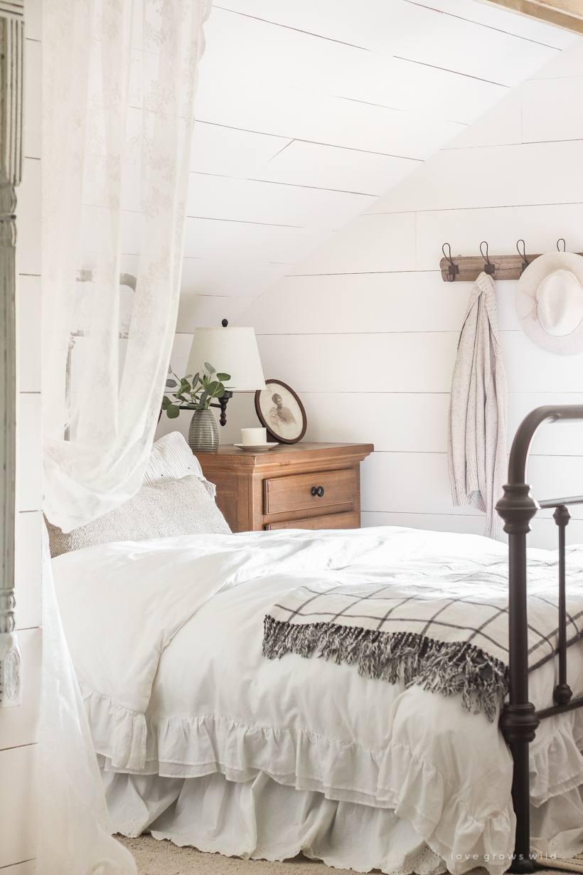 Home and lifestyle blogger Liz Fourez decorates a beautiful farmhouse bedroom for fall