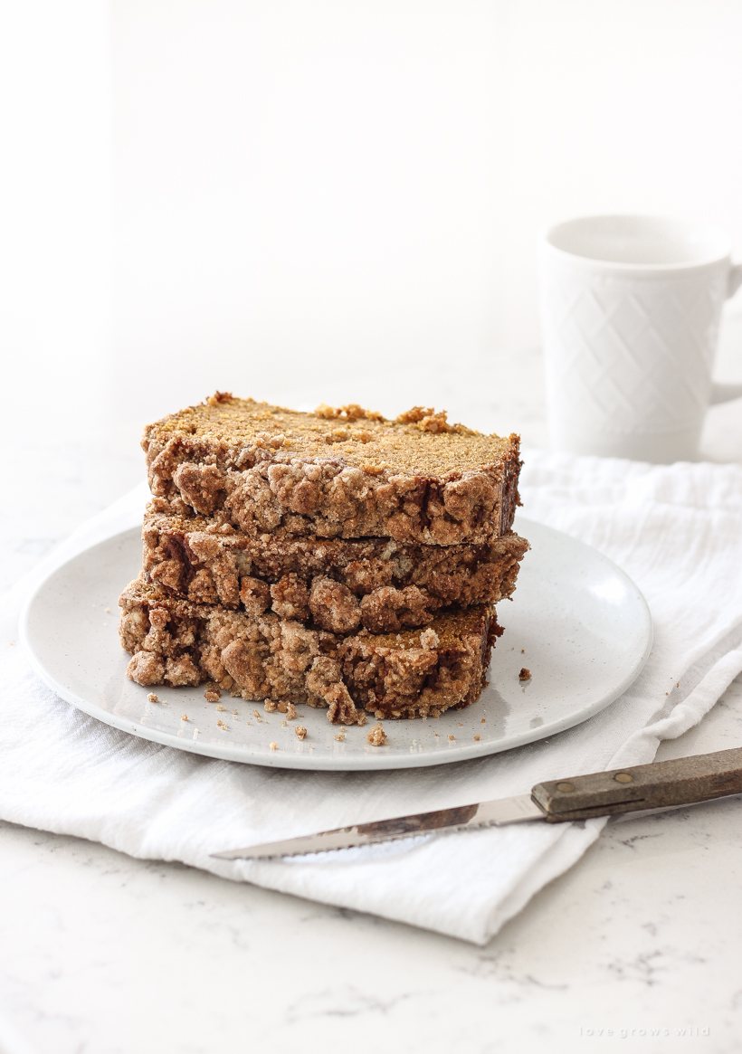 The best pumpkin bread with a crunchy cinnamon streusel topping that bakes up perfectly every time.