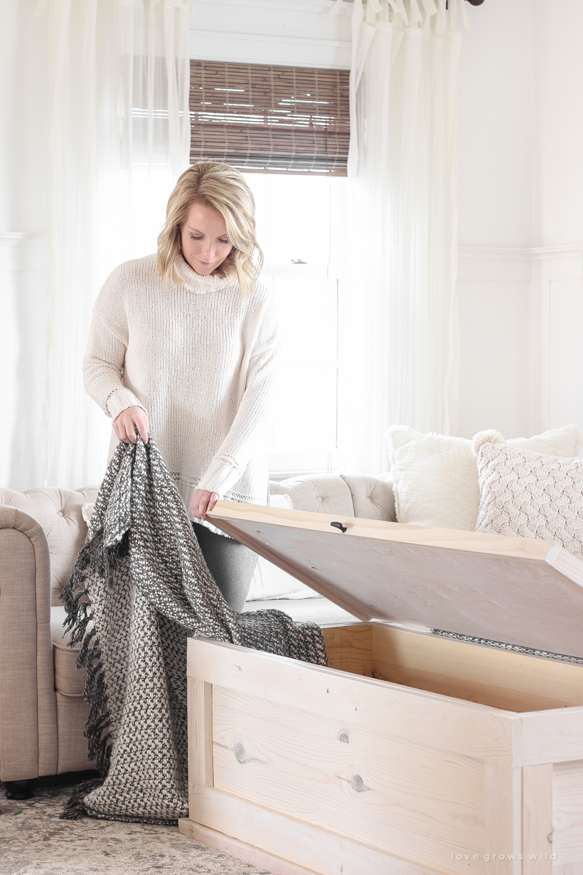 Chest for storing online blankets