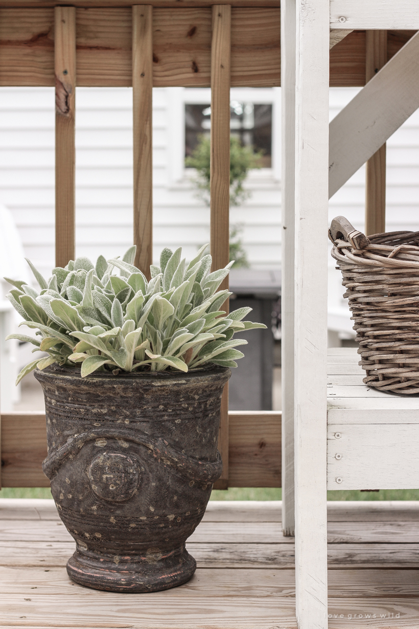 Building plans for a beautiful DIY potting bench and simple, easy ideas for styling