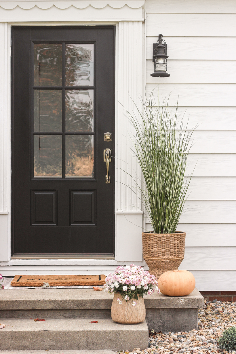 Home blogger and interior decorator Liz Fourez shares her simple, but beautiful fall front porch