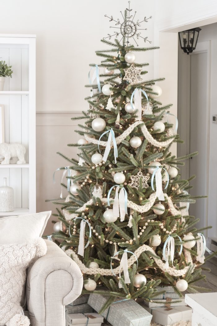 Christmas Living Room 2020 - Love Grows Wild