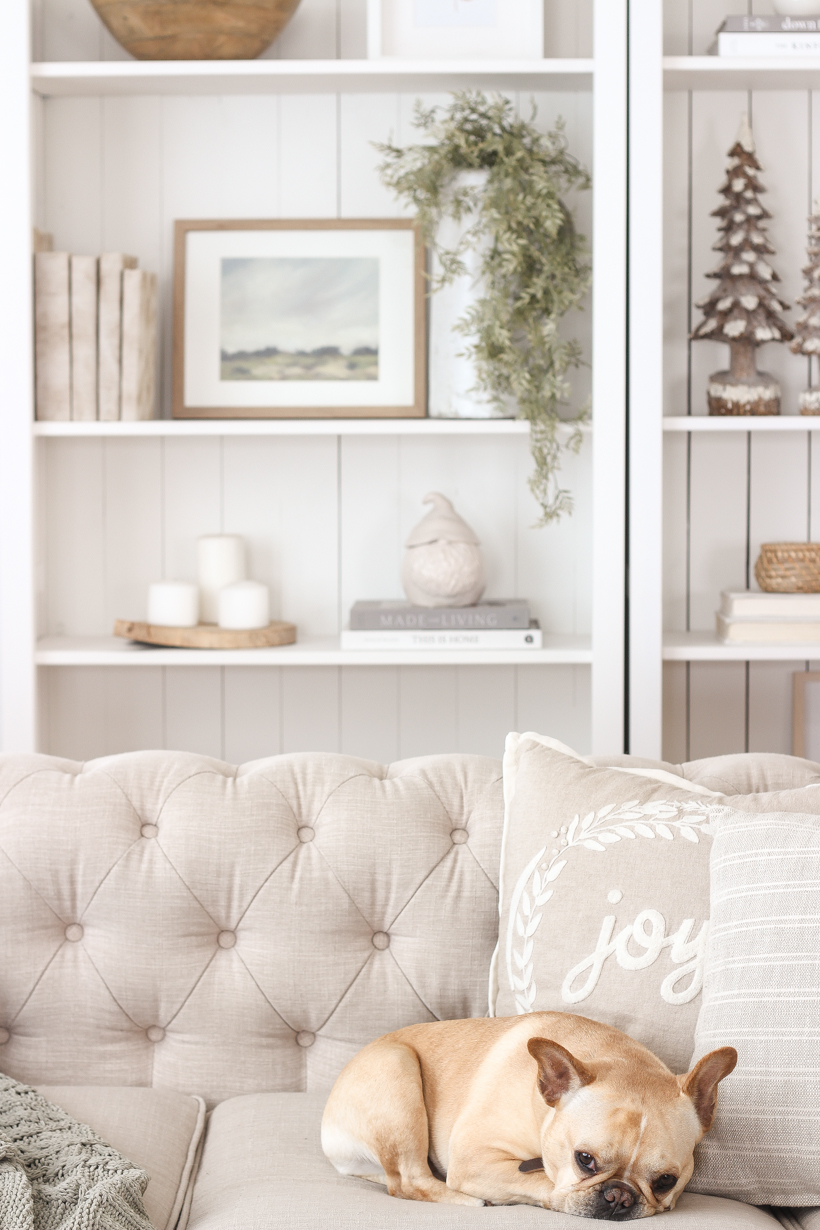 Interior decorator and home blogger Liz Fourez shares her beautiful Christmas tree and living room