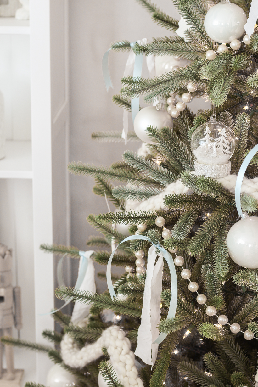 Interior decorator and home blogger Liz Fourez shares her beautiful Christmas tree and living room