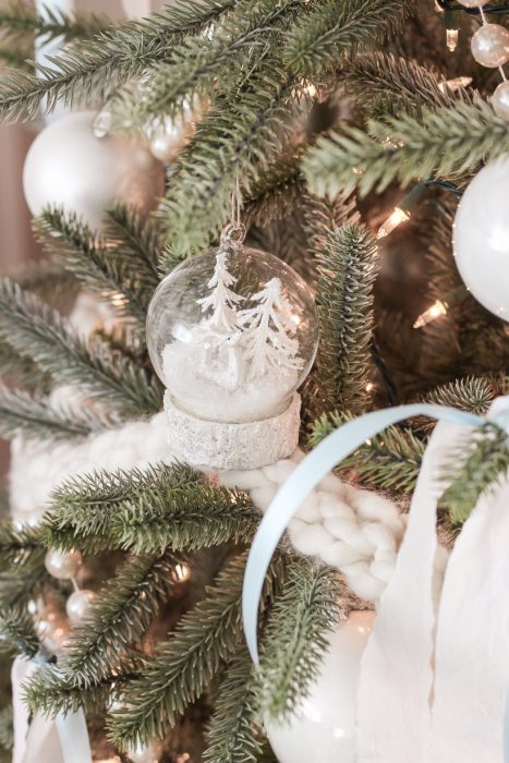 Interior decorator and home blogger Liz Fourez shares her beautiful Christmas tree and living room