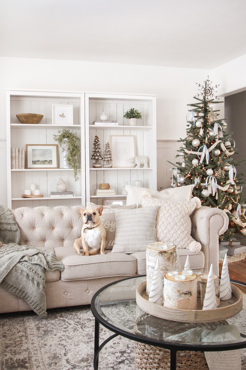 Interior decorator and home blogger Liz Fourez shares her beautiful Christmas tree and living room