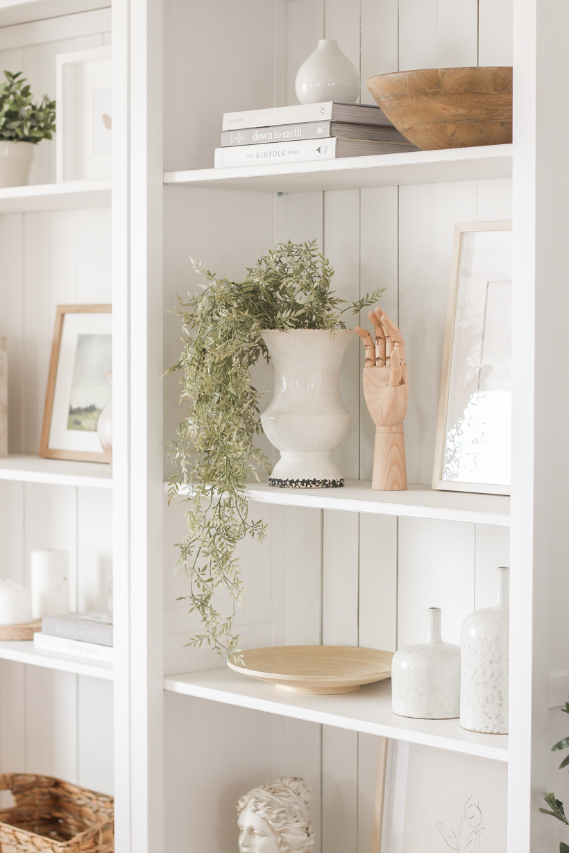 Home blogger and interior decorator Liz Fourez shows how easy it is to add lighting to any bookcase for a sophisticated and elegant look!