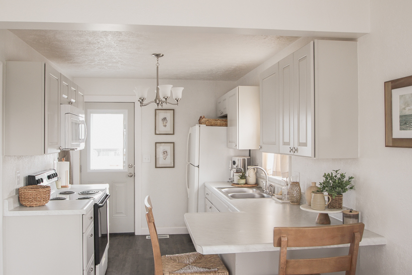 A small rental home decorated in a cozy beachy cottage style on a budget! Get all the details from home blogger and interior decorator Liz Fourez