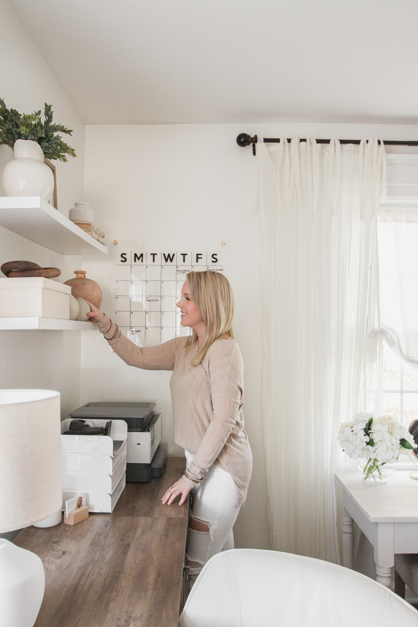 A Mini Office in the Entryway - Love Grows Wild